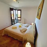 Apartman Iva *
